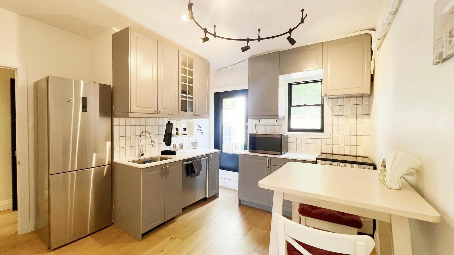 Vihome-22M- Cozy Nice Townhouse In Dt Toronto Near Wellesley And Jarvis Canada