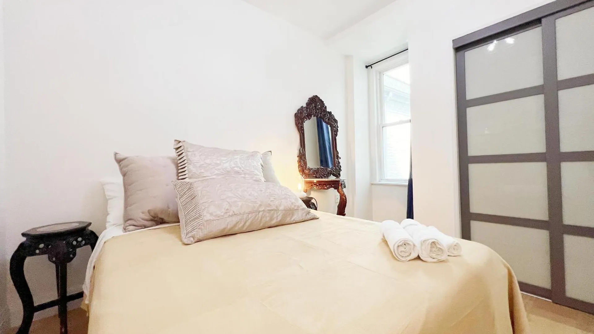 Vihome-22M- Cozy Nice Townhouse In Dt Toronto Near Wellesley And Jarvis Homestay