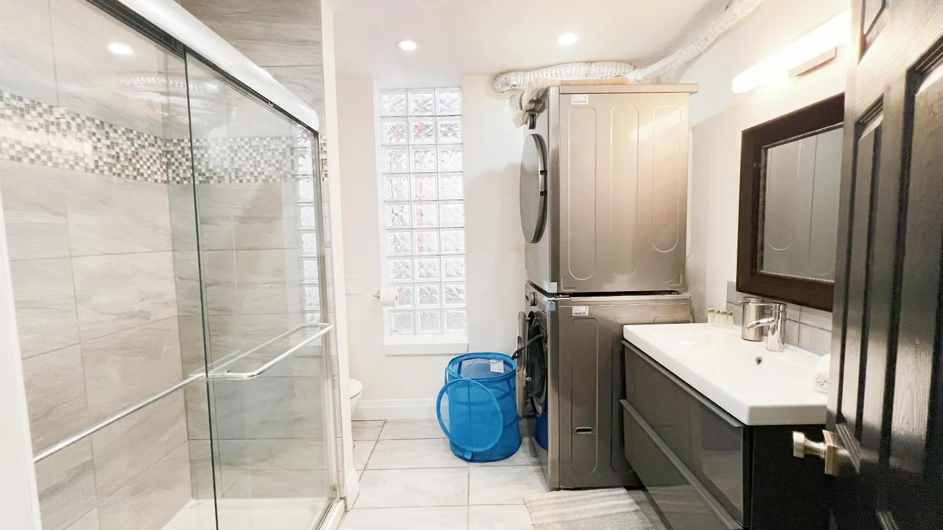 Homestay Vihome-22M- Cozy Nice Townhouse In Dt Toronto Near Wellesley And Jarvis Canada
